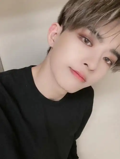 救救…这种级别的大帅哥为什么能把自己拍成这样