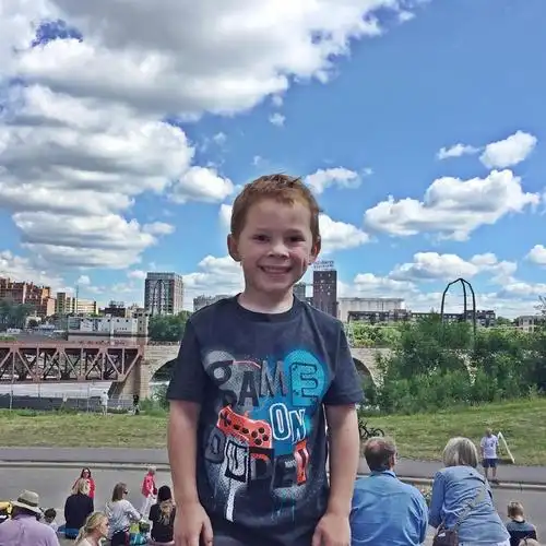 gavinthomas头像假笑男孩头像