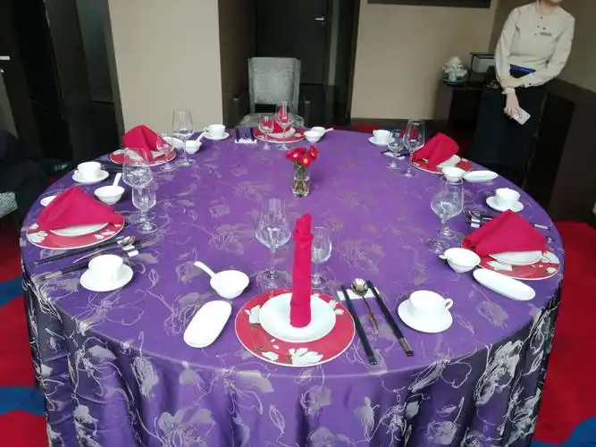 在中餐上我们进行了一次6人桌摆台测试相比上次的成绩这次是第三名