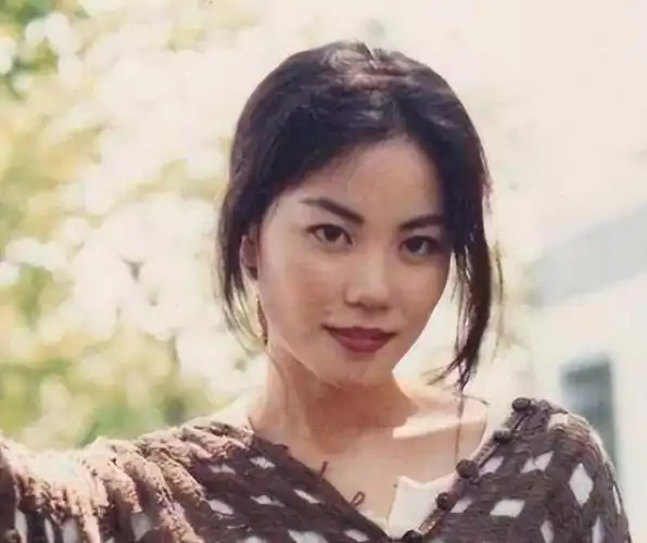 同是王菲的女儿窦靖童和李嫣却活成了完全相反的样子