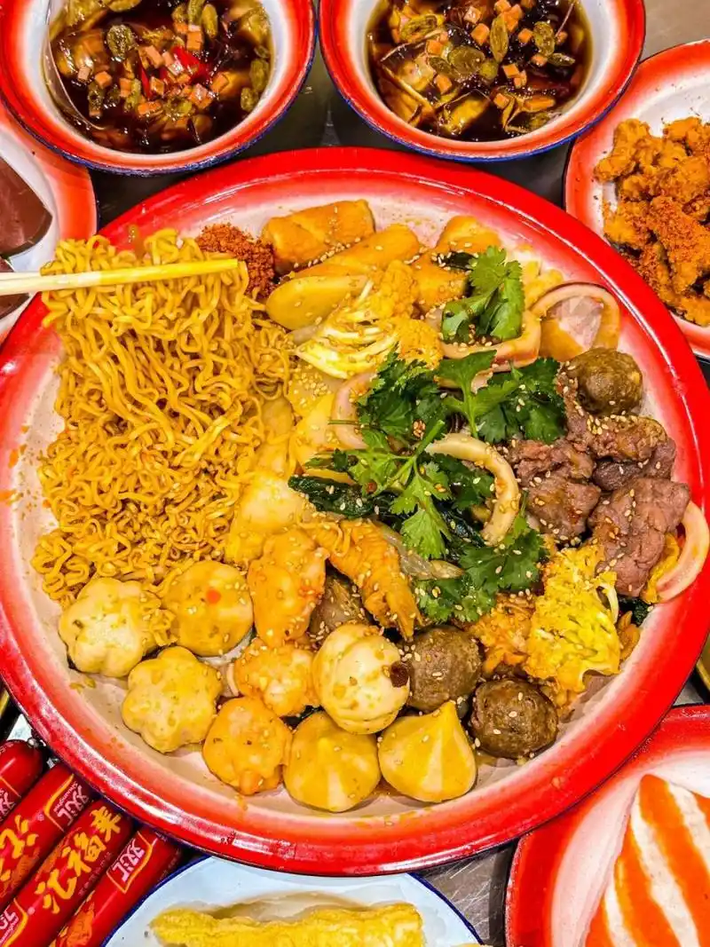 第一次吃麻辣拌 香的嘞 01吃的我控制不住自己