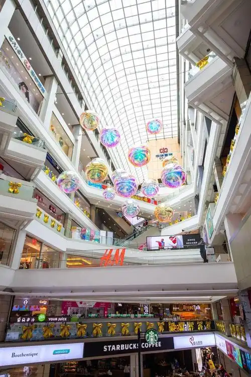 『中华广场』开夜趴了!9.9元唱k,5折吃火锅,高空露天酒吧