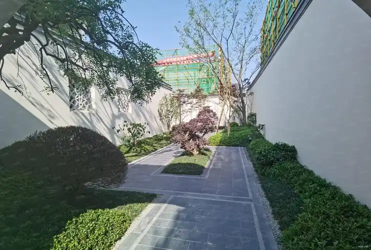 中南百草园旁中式合院别墅,地上三层地下室,还带电梯!