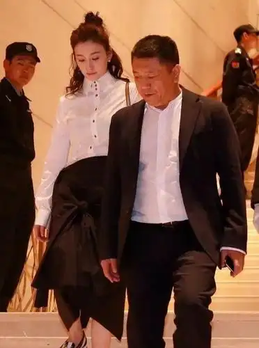 李小冉富豪老公徐佳宁近照曝光原来她每天面对的是如此的男人