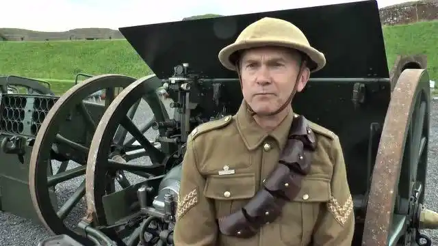 英国老兵演示18磅野战炮,就听个响!