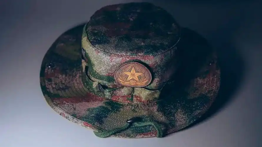 部队配发的新军帽亮相|武警_新浪财经_新浪网