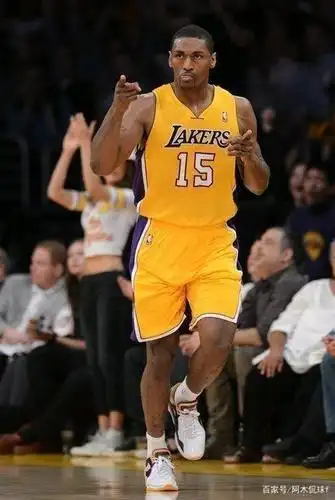 玩世不恭的阿泰终于结婚,继慈世平之后,阿泰再次宣布改名字