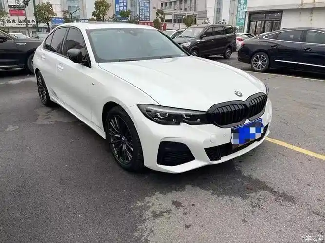 最新到店22年宝马325im运动耀夜版带哈曼卡顿音响原版