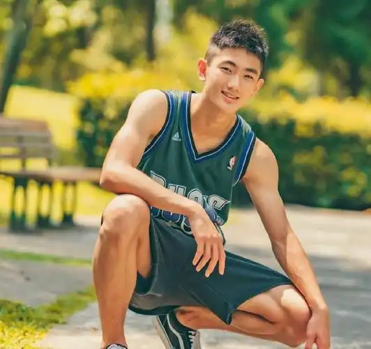 夏日阳光下的体育男孩,满满都是青春的气息