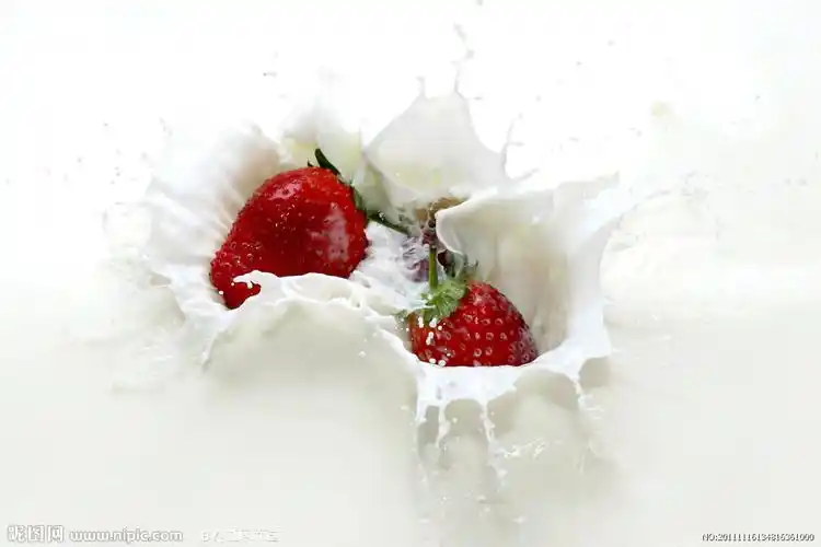 牛奶草莓图片
