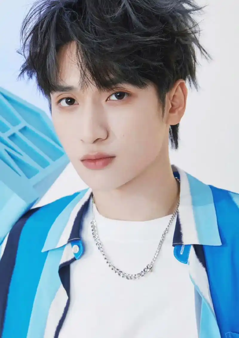 看了心情会十分舒适的拽甜小蓝孩#严浩翔蓝色衬衣