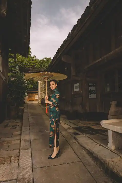 江南旧雨的旗袍美女