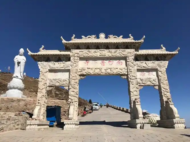 南台没有北中西台那么冷风景也更好些南台锦绣峰也称仙花山位于台怀镇