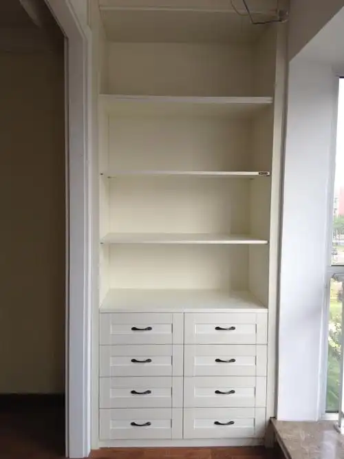 12,咪姆屋里的阳台柜,上放一些好看的储物箱,下边抽屉放咪姆的乱七八