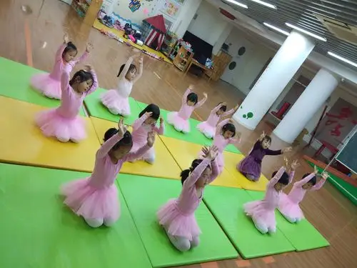 [北大学园奥体园幼儿园]周三中大班舞蹈课2019.10.16.