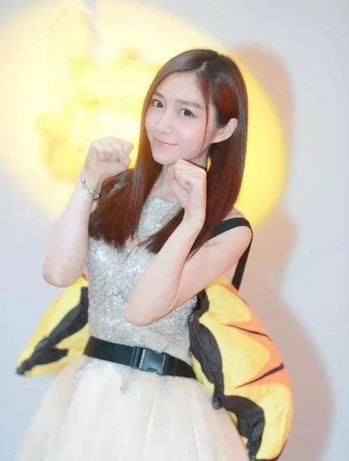 gtv游戏竞技频道(微博)主持人,以前是178游戏网(微博)主播,做过平面