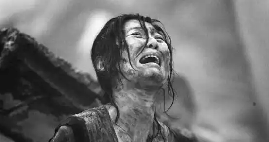 四川汶川地震事件,陈坚灵魂半张脸/菩萨像屹立不倒_网易订阅