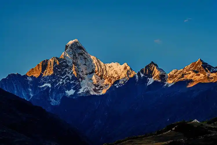 夕照发布时间:2017-08-06 分享 评论 喜欢 四川省小金县,四姑娘山幺妹