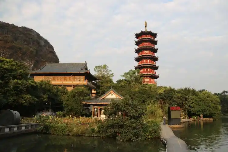 桂林木龙湖～"两江四湖"游的起点和终点.