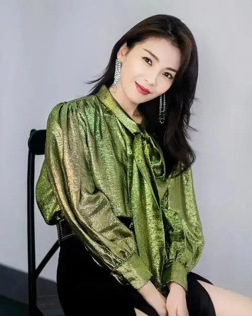 刘涛八字有几个财(41岁刘涛又换发型了,偏分刘海的波波头太帅气,减龄