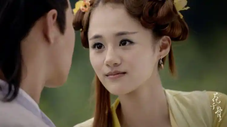 本来要结婚的,一听到花千骨,孟玄朗立马就激动的忘了一旁的轻水