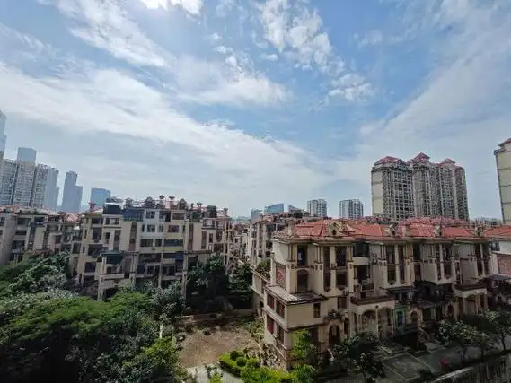 南宁青秀长湖路凤景湾航洋旁 凤景湾 精装 4室2厅2卫 配套齐全拎包