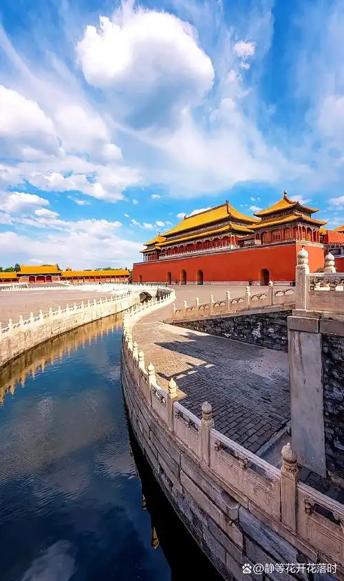 却又很小北京故宫以三大殿为中心,占地面积约72万