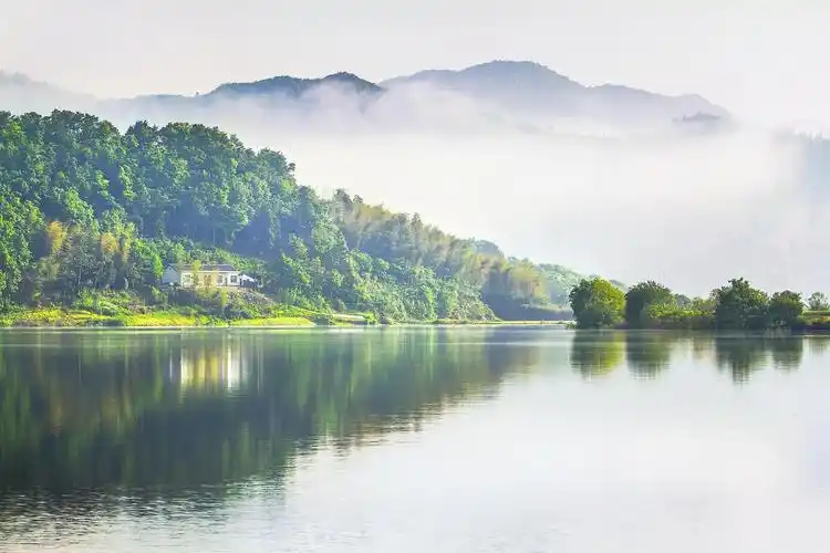 大别山主峰景区白马尖