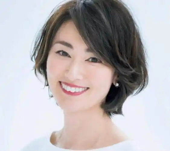 四五十岁的女性应该选择什么样的发型才能减龄又洋气_全国资讯网