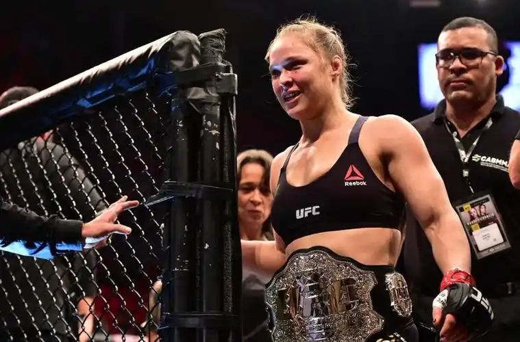 ufc190比赛 隆达罗西赢了吗