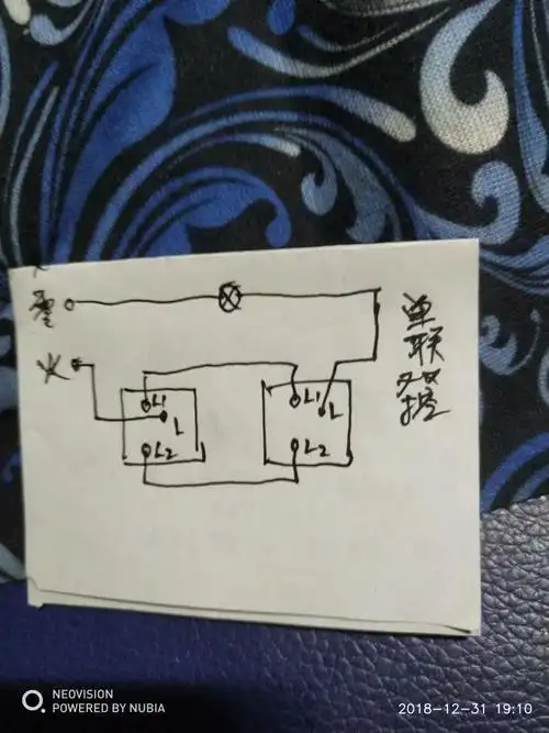两个开关控制一个灯怎样接线