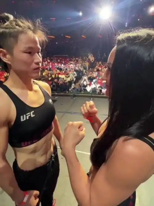 敬佩!张伟丽赛前亮出8块腹肌,做人比谷爱凌坦荡,国籍很纯粹