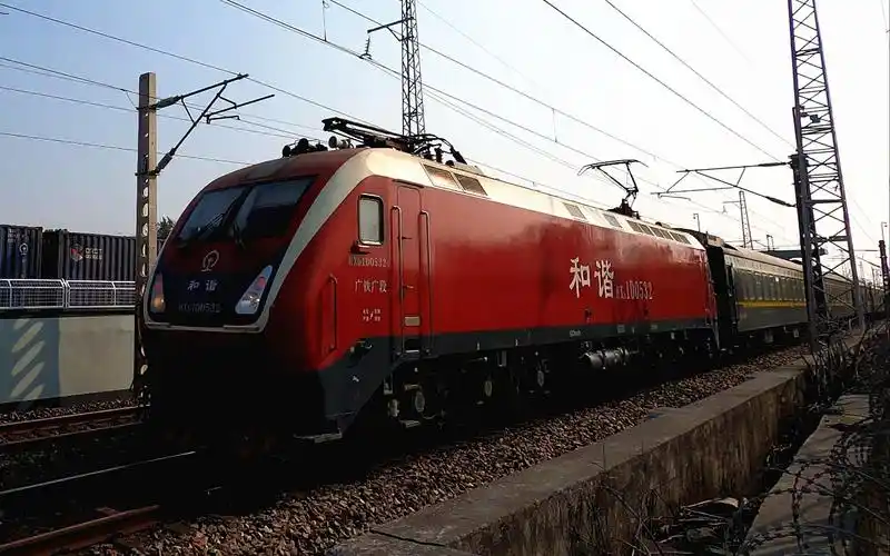广铁广段hxd1d 0532大红枣准高电力机车牵引客车k1008广州-周口通过