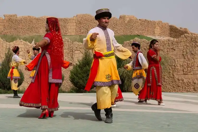 翁雪玲《塔吉克族歌舞》