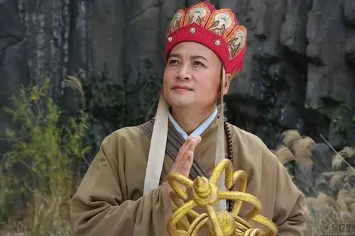 62岁徐少华为生计走穴捞金惨遭大妈乱摸羞辱女儿国国王后悔为他终身不