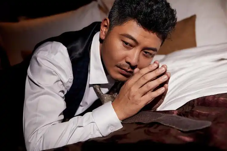 吴其江写真曝光 看"农村青年刘大海"秒变帅气痞大叔