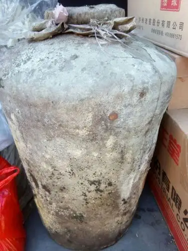 古人做酒坛讲究,老坛子选用陶土好,微量元素与酒结合转化成有益各种
