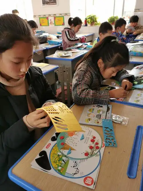 鄠邑区甘亭中心学校创意手工兴趣班活动简报