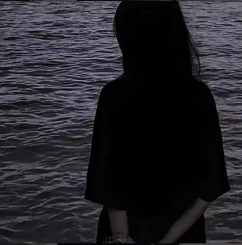 伤感头像:朦胧感丧系伤感女生头像