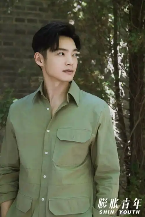 辰亦儒演绎行走的潮流型男教科书