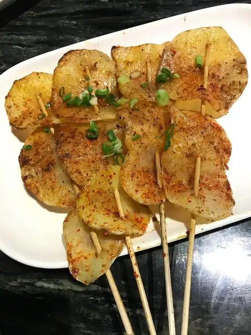 刚躺在床上想吃烤土豆片,想想算了,不能再胖了,但也想吃烤茄子