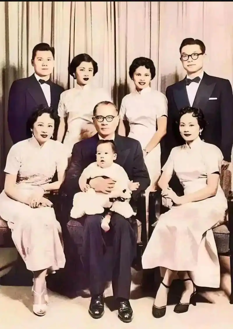 上世纪50年代,宋子文与妻子,女儿还有外孙的一张珍贵合影.
