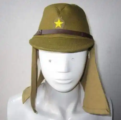 他们无论是什么样的帽子都有着这种"屁帘"