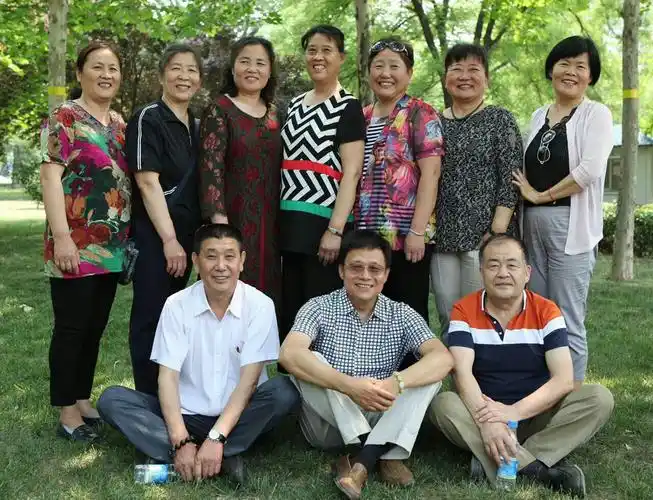 一班的同学集体照