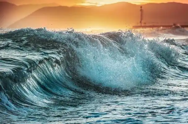 描写波涛汹涌大海的优美句子