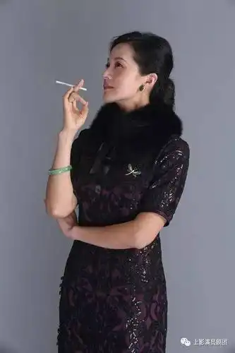 黄丽娅 饰演 经太太