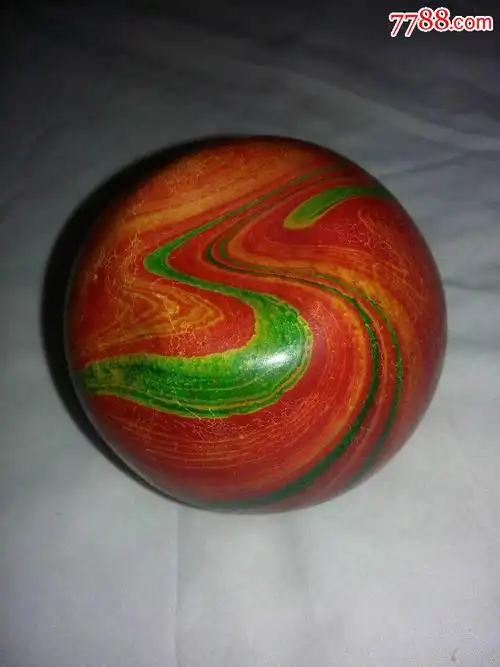 早期怀旧红皮球一个