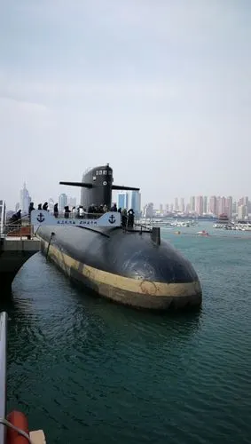 我国第一艘核潜艇长征一号