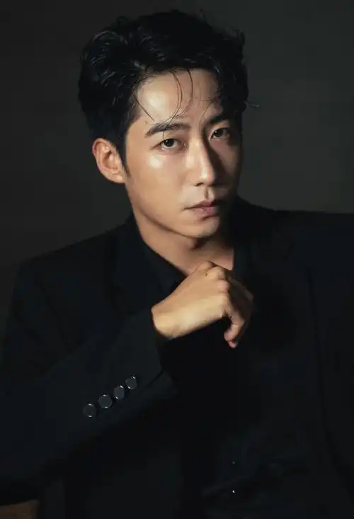 青年演员周航航向梦想爱演小人物