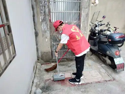 2020年6月7日在半月亭社区进行垃圾清扫活动 (3)